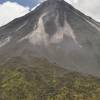 É possível perceber os antigos caminhos de lava no vulcão do Parque Nacional Arenal, na Costa Rica